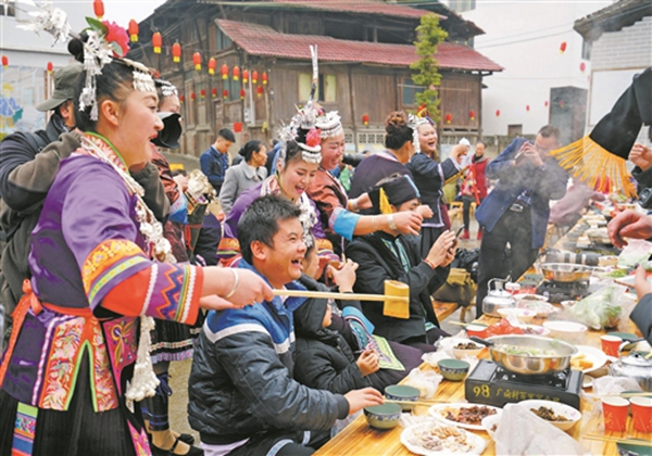 龙胜各族自治县平等镇广南侗寨侗年节"市场化"